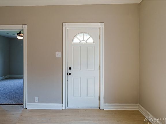 3rd image of 104 W Dayton Dr