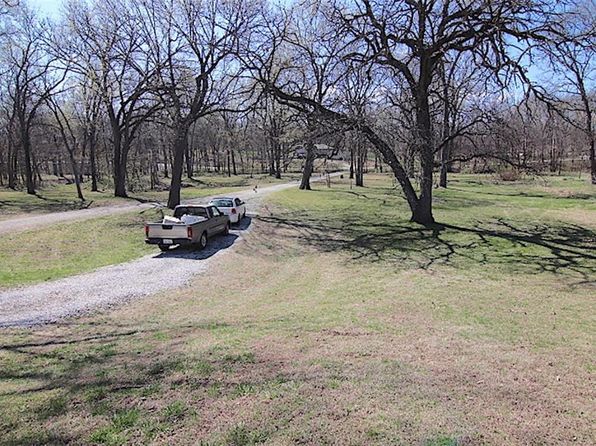 866 Kendall Rd, Peculiar, MO 64078