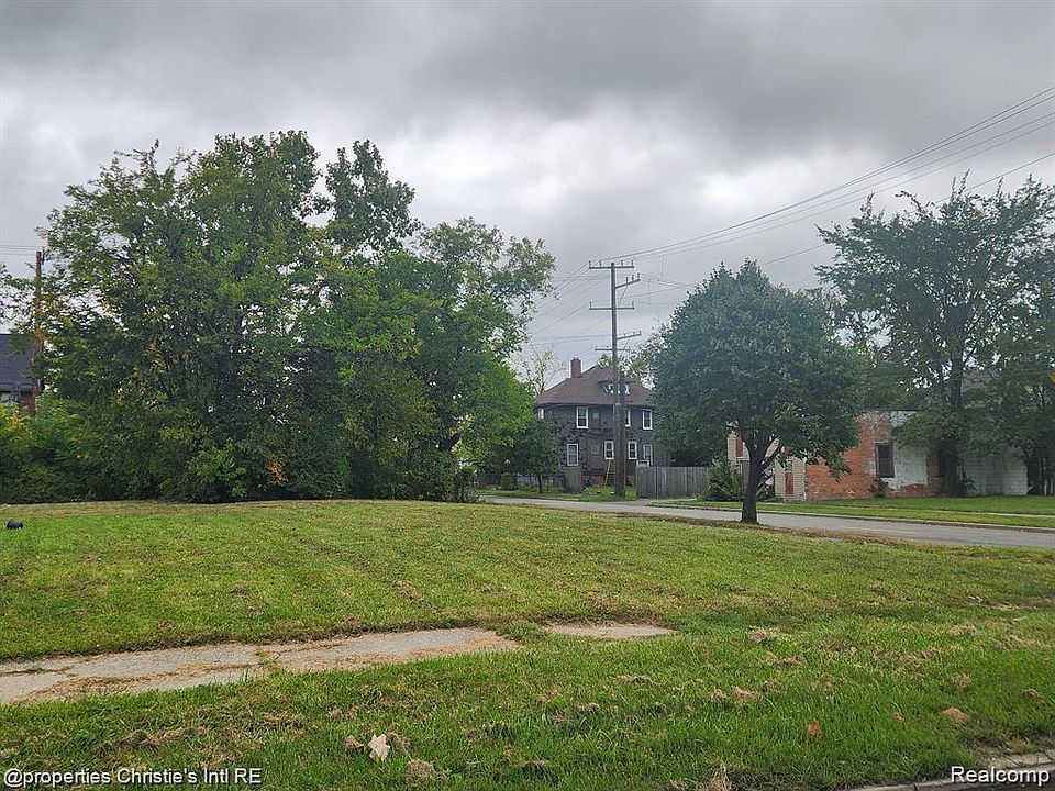 1st image of 455 E Euclid St