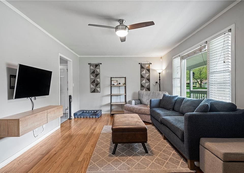 7126 Woodson St, Overland Park, KS 66204 Zillow