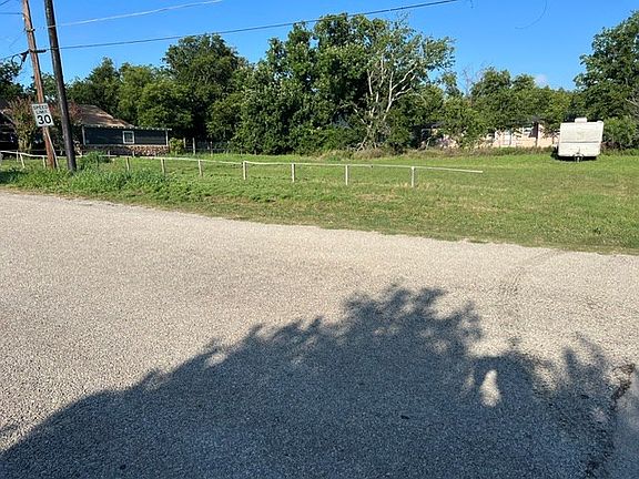 3rd image of 1904 S Cypress St