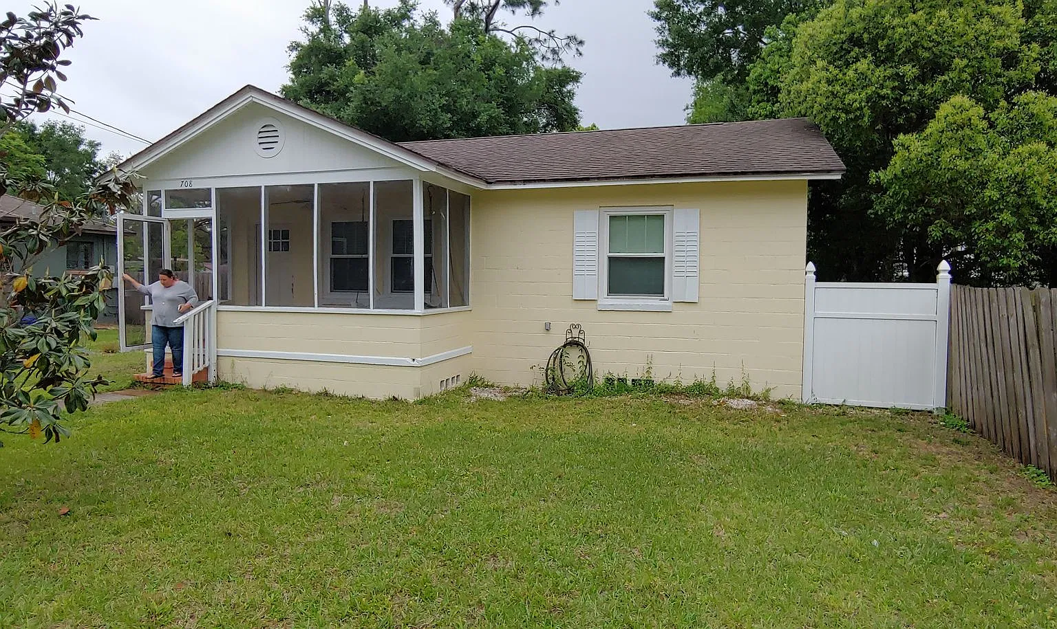 Cute 2 bedroom 1 bath single home — Photo 2