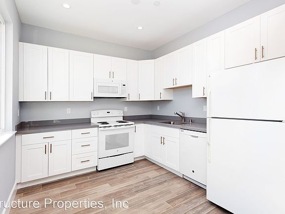 2nd image of 2881 Mission St APT 4