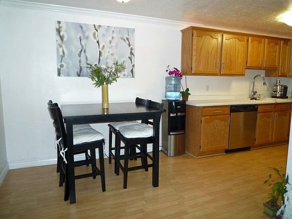 3rd image of 886 E Maple Crest Ct APT 21