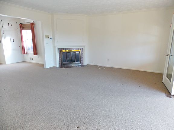 2nd image of 11 Beacon Hill