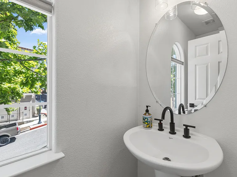 536 Adeline Ave — Photo 8
