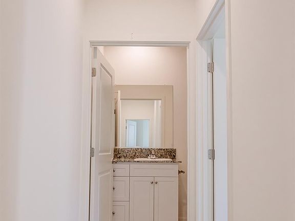 4th image of 606 McKenna Ct