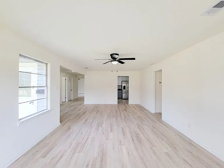 301 Cypress St — Photo 12