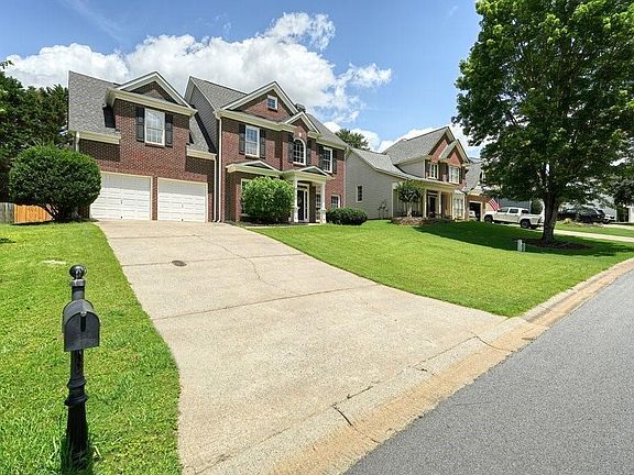 2nd image of 412 Middlebrooke St