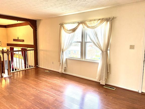 5th image of 101 Cedar Dr