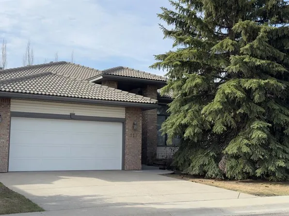 117 NW Woodpark Close SW, Calgary, AB T2W 6H1