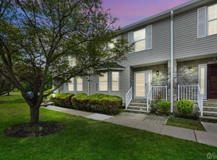 8 Jill Ct, Somerset, NJ 08873
