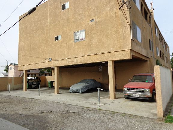 3rd image of 855 W 102nd St