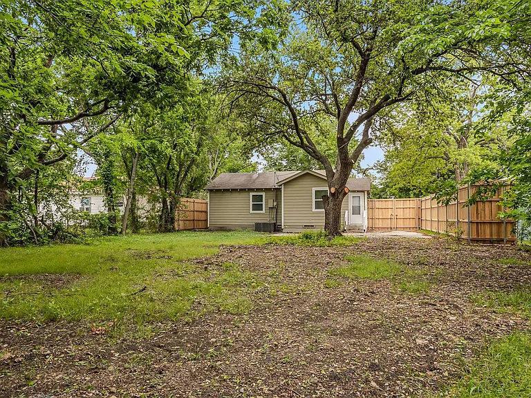 3004 Ballinger Dr — Photo 9