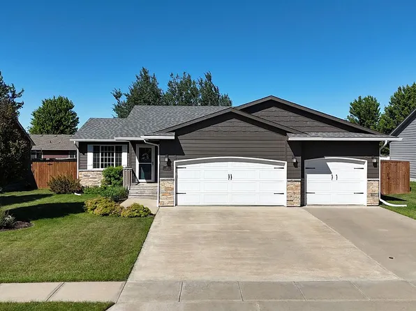 703 Rosewood Dr, Harrisburg, SD 57032
