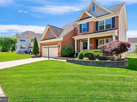 3rd image of 715 Highland Meadows Dr