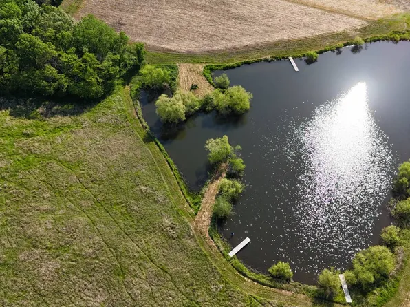 4-27 Highland Dr, Moravia, IA 52571