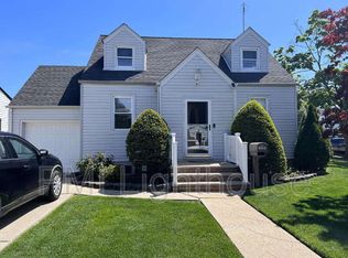 130 Rolling St, Lynbrook, NY 11563
