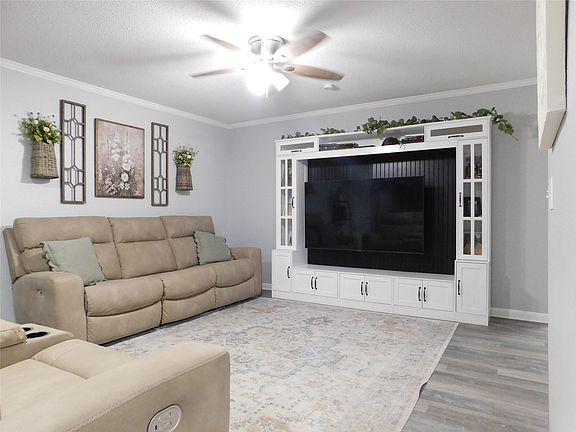 4th image of 407 Ash St