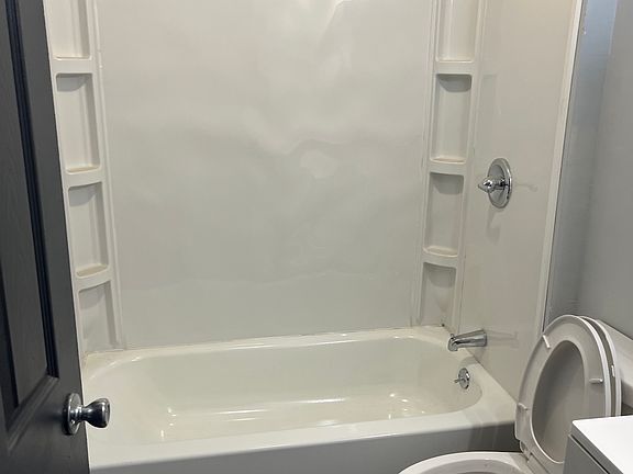 3rd image of 622 Highland Blvd