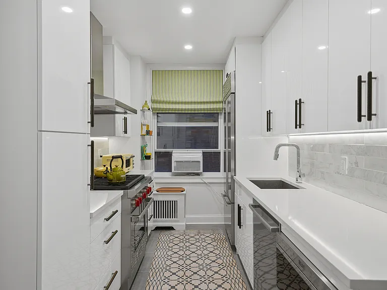 50 E 72nd St #10B — Photo 21