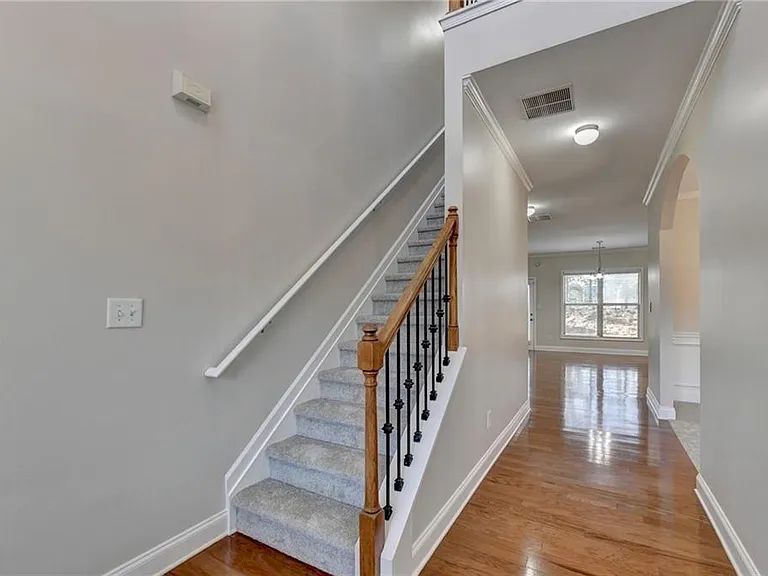 522 Suwanee Oaks Dr — Photo 6