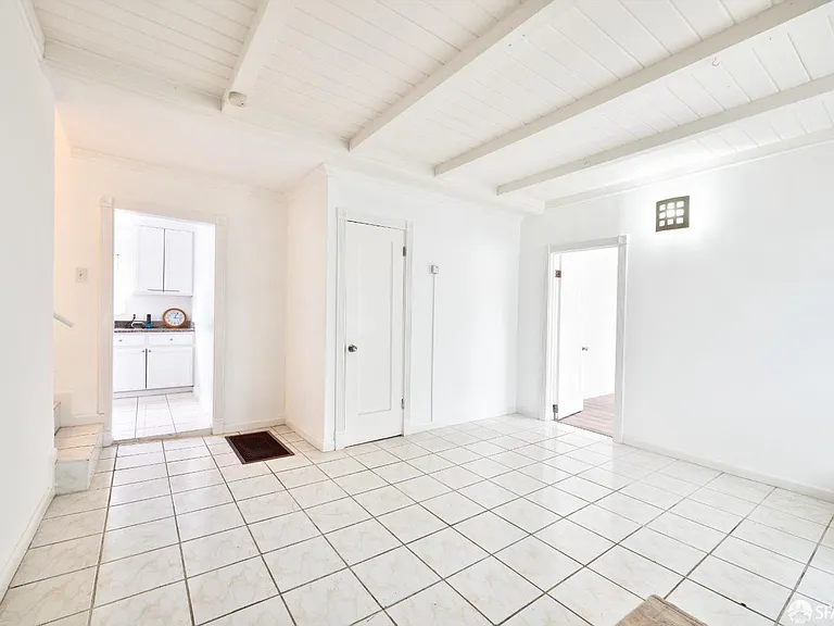 6029 Macarthur Blvd — Photo 2