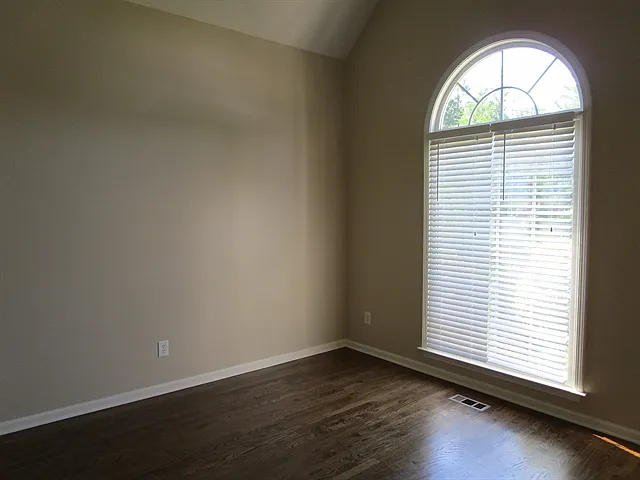 4 bed, 2.5 bath, 2193 sqft, $2,655 — Photo 3