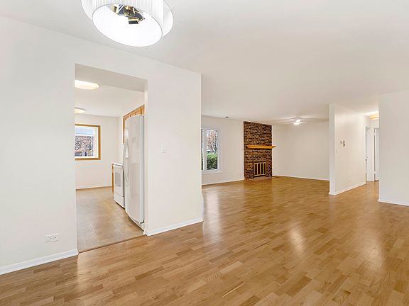 4th image of 184 Grove Ave Unit A