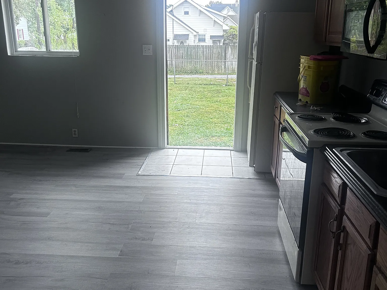 915 West Ist Street - C — Photo 3