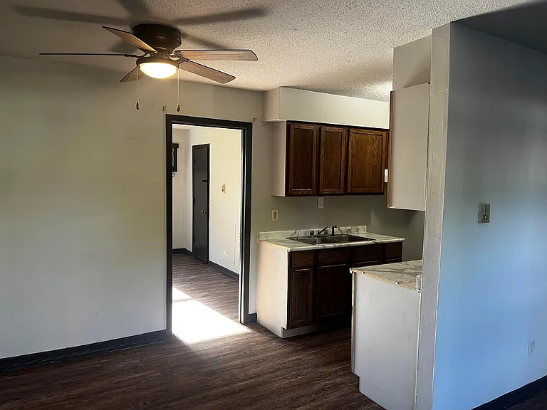 111-3 Fairweight Ave — Photo 3