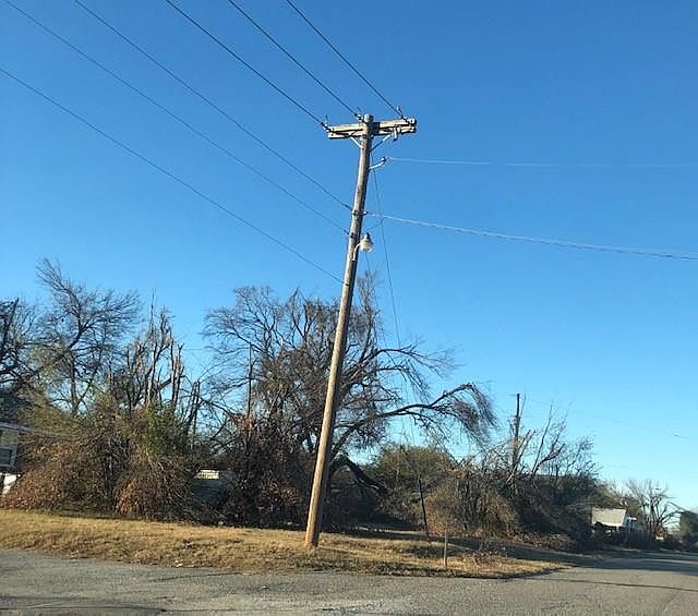 1st image of 2425 NE 25th St
