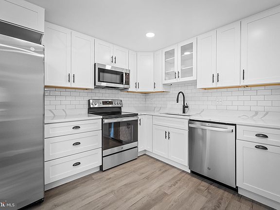 5th image of 4406 Hallfield Manor Dr