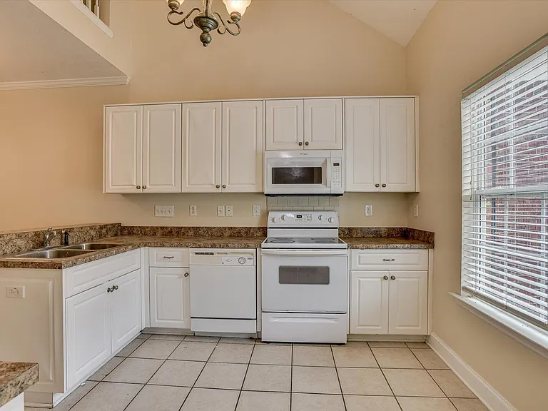 538 Midland Pass — Photo 8