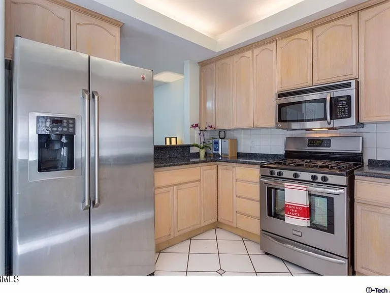 2469 Montrose Ave #E — Photo 11
