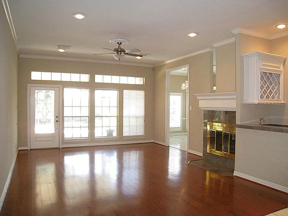 3rd image of 819 Alhambra Ct