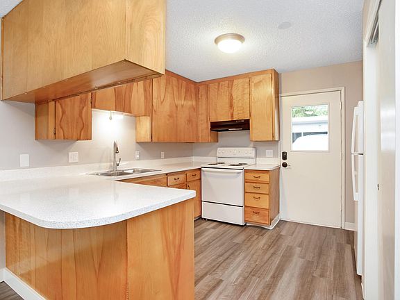 4th image of 220 N College Ave #24