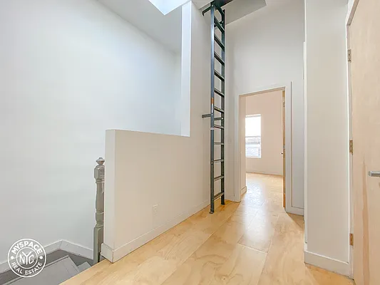 Rented by MySpaceNYC | media 19