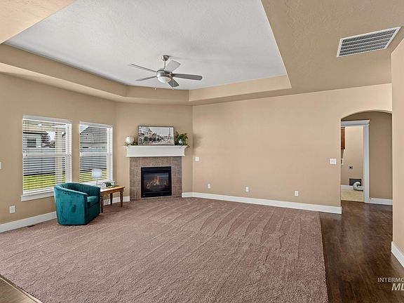 5th image of 1111 Bell Ln