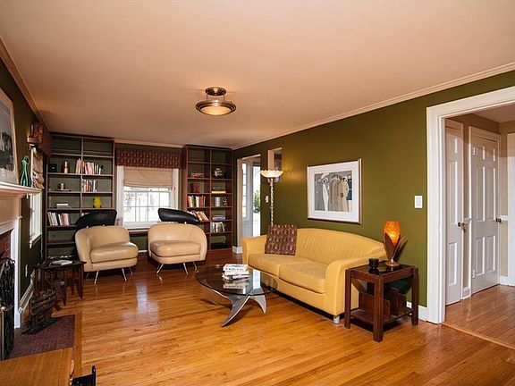 4th image of 11 Oriole St