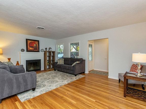 4th image of 2724 N Farris Ave