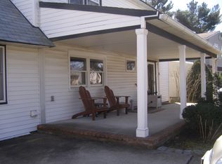 39 Boxwood Ln, Hicksville, NY 11801