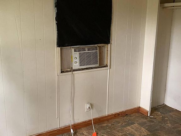 4th image of 50 Wilbur Ln #50