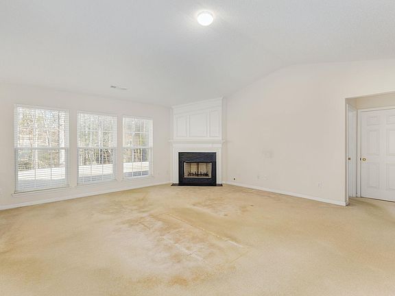 3rd image of 112 W Okaloosa Way