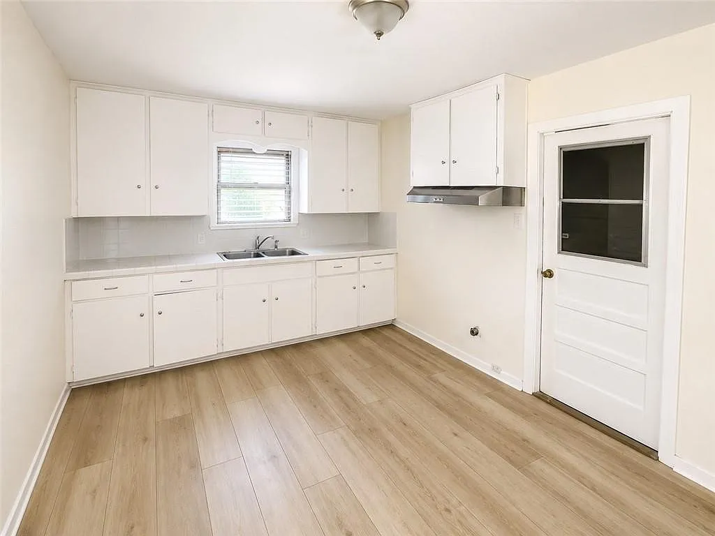 2 bed, 1.0 bath, 1145 sqft, $1,295 — Photo 4