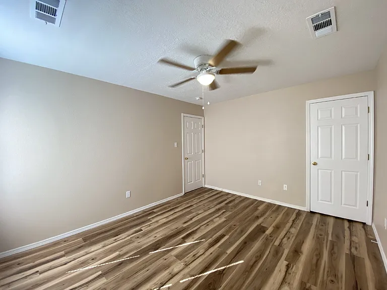 2 bed, 1.0 bath, 900 sqft, $1,195 — Photo 13