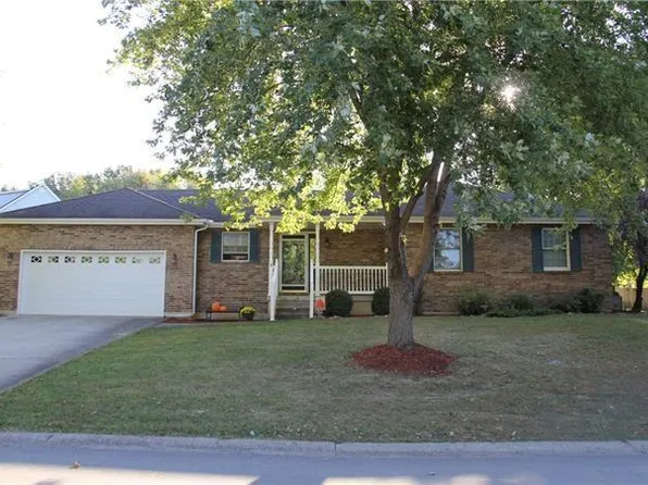 58 Lakeview Dr, Lexington, MO 64067