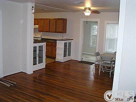 5th image of 903 Burkett St