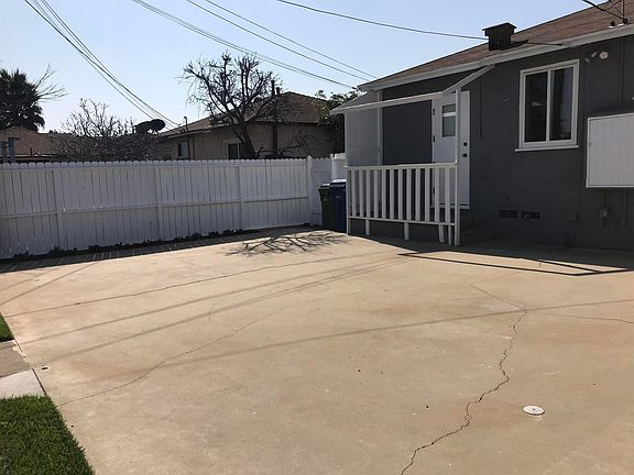 5th image of 8626 El Manor Ave