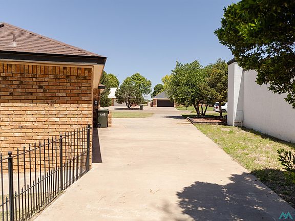 5th image of 401 Diamondhead Dr